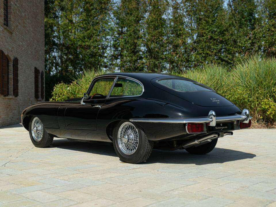 Image 9/50 de Jaguar E-Type (1968)