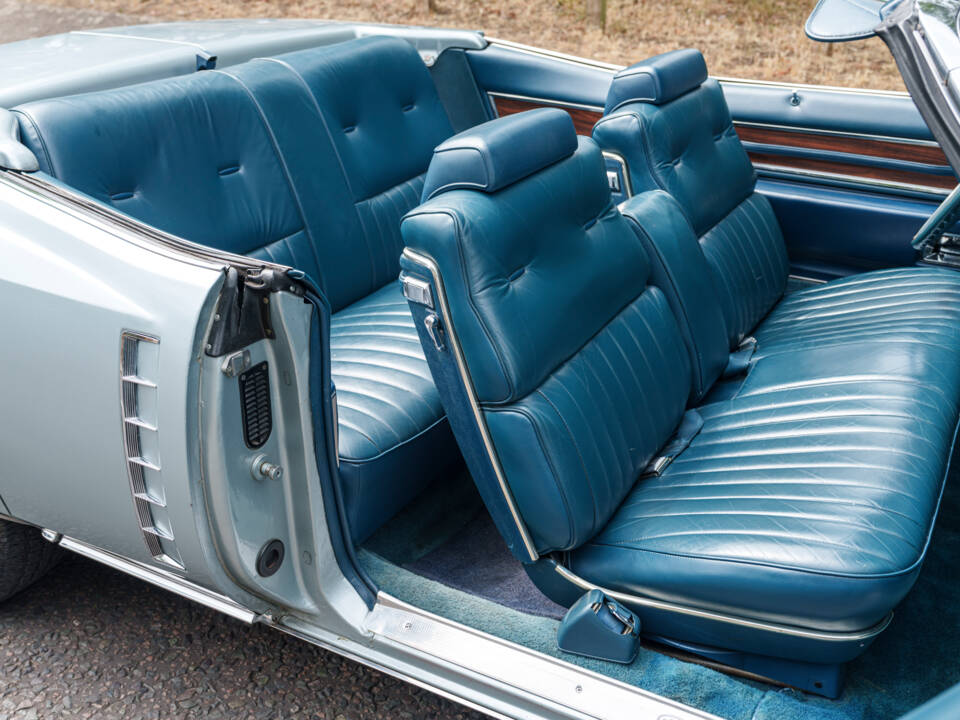 Image 26/30 of Cadillac Fleetwood Eldorado Convertible (1972)