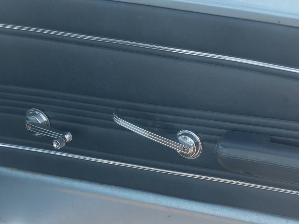 Image 46/50 of Ford Mustang 200 (1967)