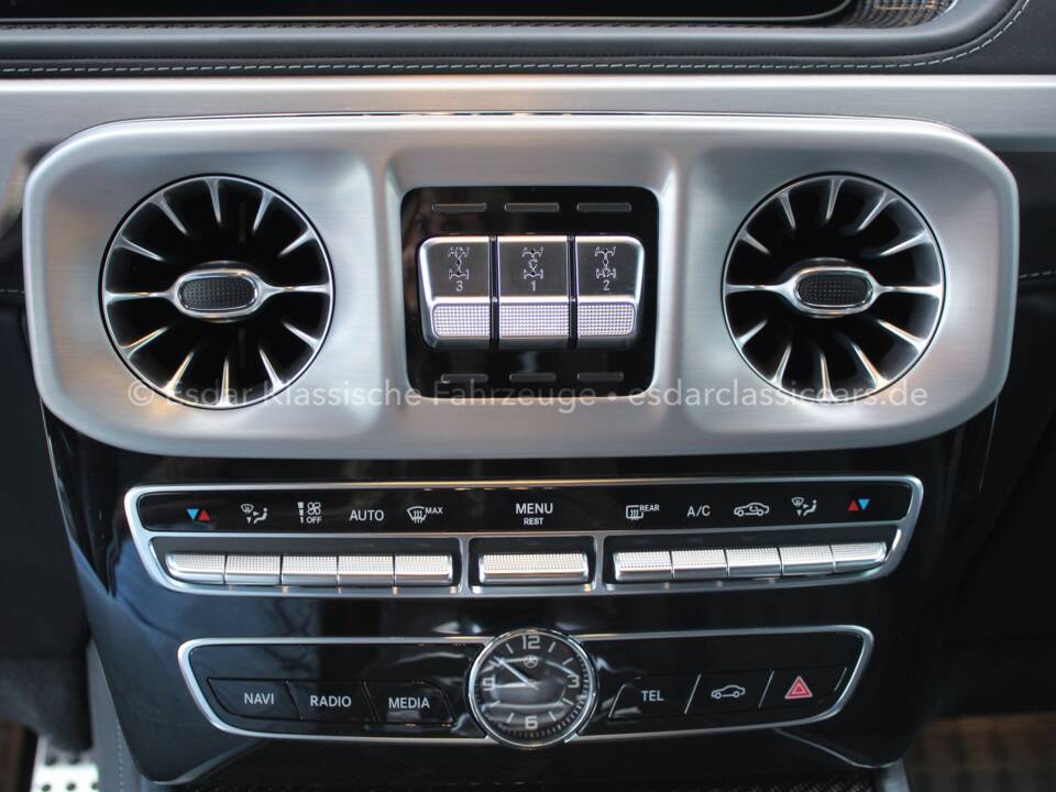 Image 15/32 of Mercedes-Benz G 500 (LWB) (2023)