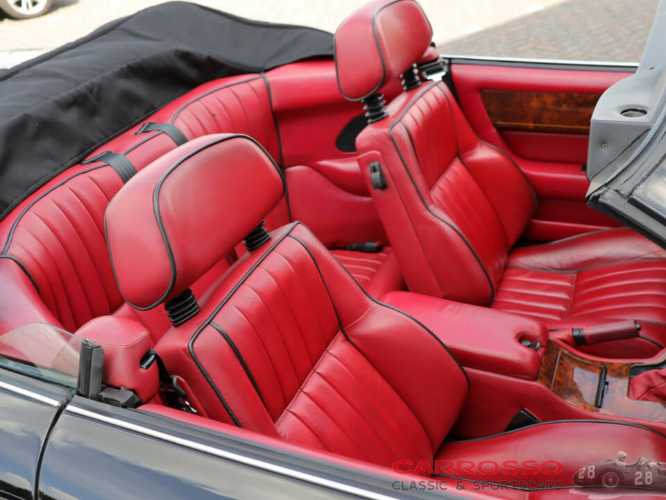 Immagine 24/44 di Aston Martin Virage Volante (1993)