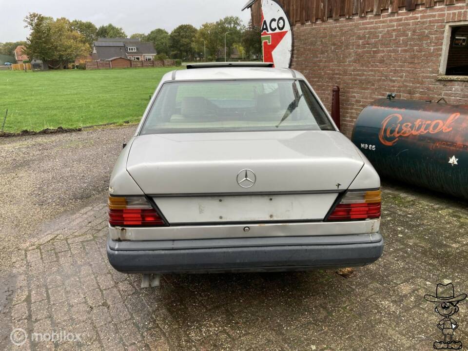 Bild 4/41 von Mercedes-Benz 300 D (1987)