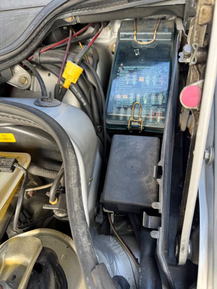 Bild 30/41 von Mercedes-Benz 190 E 2.0 (1992)