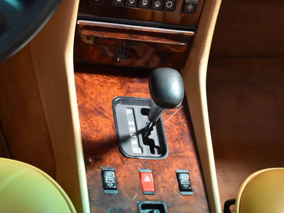 Image 40/94 of Mercedes-Benz 560 SL (1988)