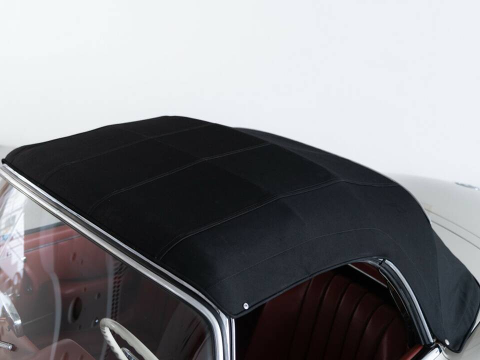 Image 29/50 of Mercedes-Benz 300 SL Roadster (1961)