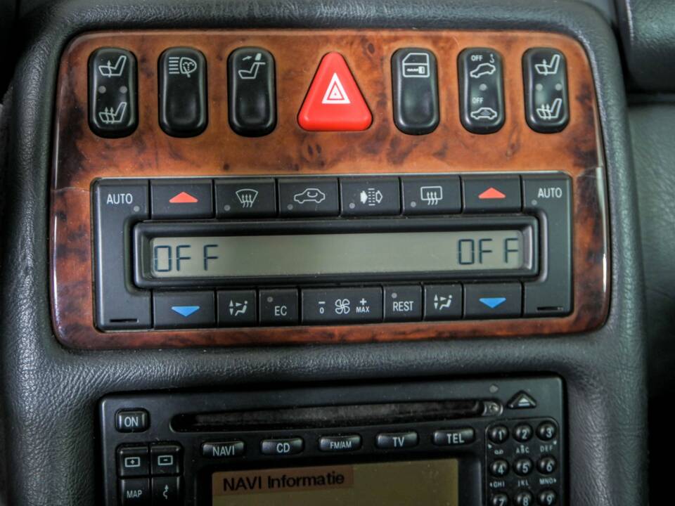 Image 28/50 of Mercedes-Benz CLK 430 (1999)