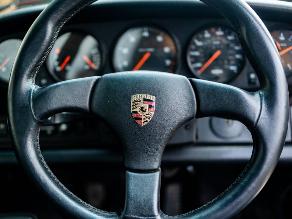Image 33/45 de Porsche 911 Carrera RS (1990)