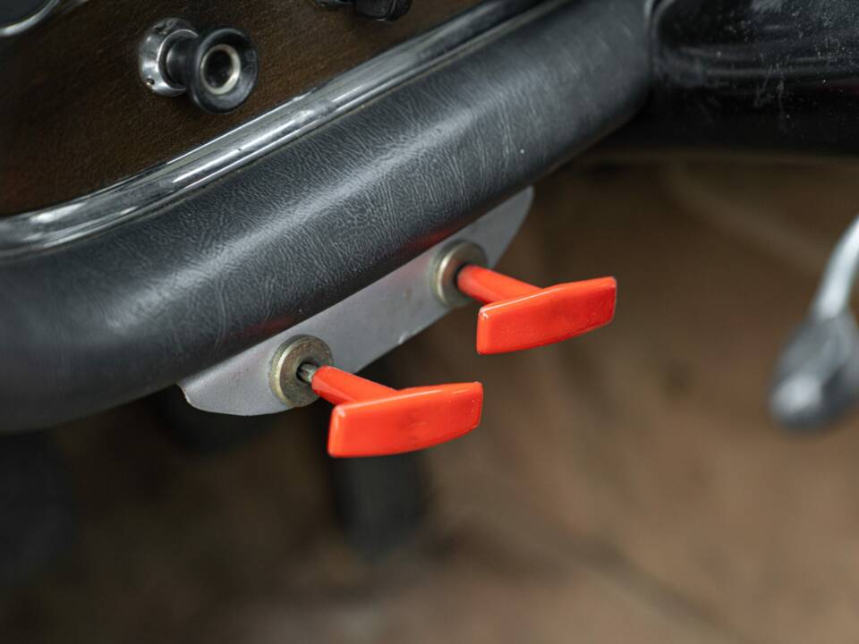 Imagen 29/50 de Mercedes-Benz 220 S b (1967)