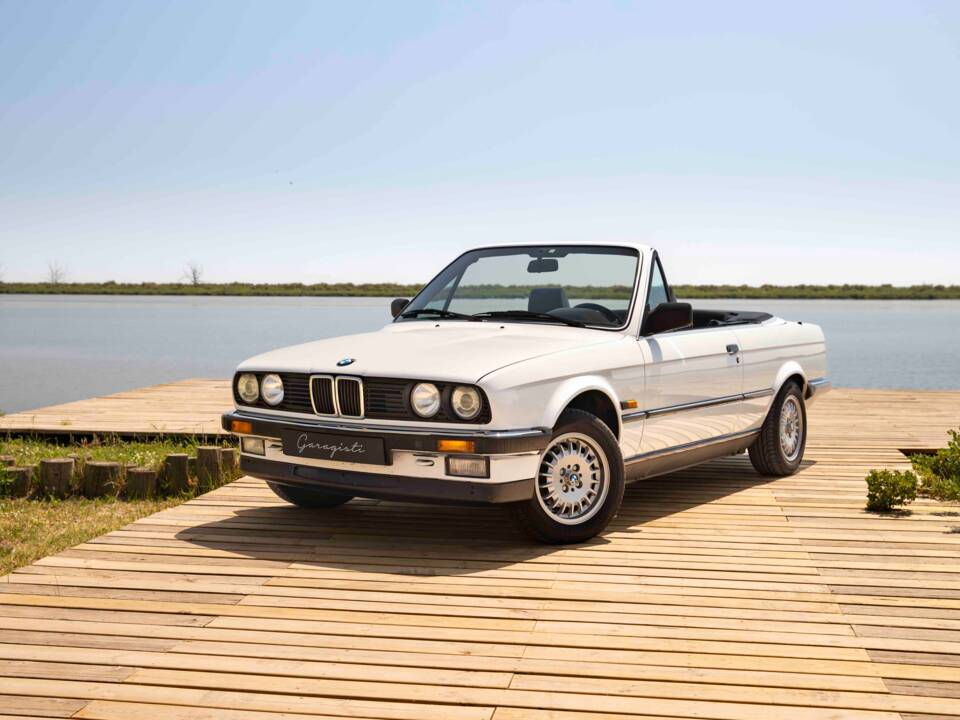 Image 9/70 of BMW 320i (1990)