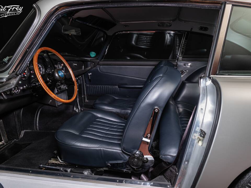 Image 9/10 of Aston Martin DB 5 Vantage (1965)