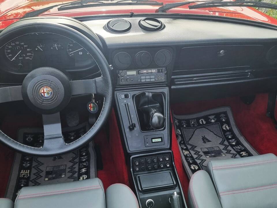 Image 9/14 of Alfa Romeo 2.0 Spider (1989)