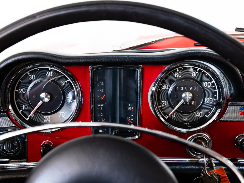 Image 9/30 of Mercedes-Benz 280 SL (1968)
