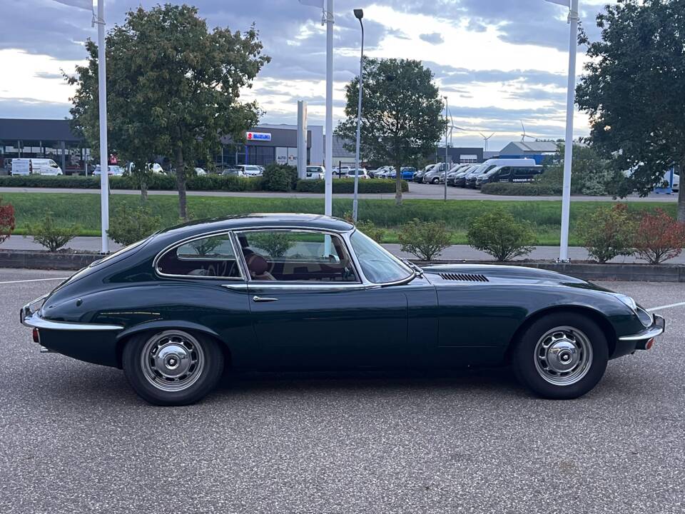 Image 11/46 de Jaguar Type E V12 (2+2) (1972)