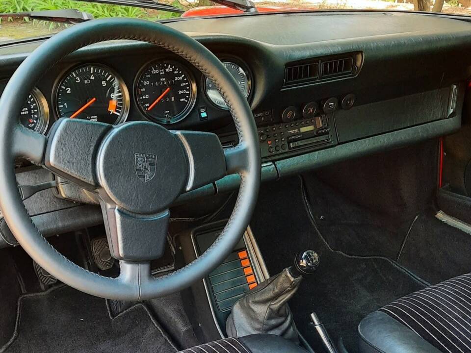 Image 6/10 of Porsche 911 Carrera 3.2 (1985)