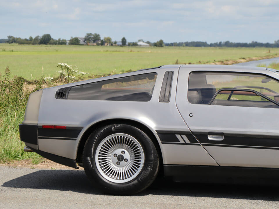 Image 13/32 of DeLorean DMC-12 (1981)