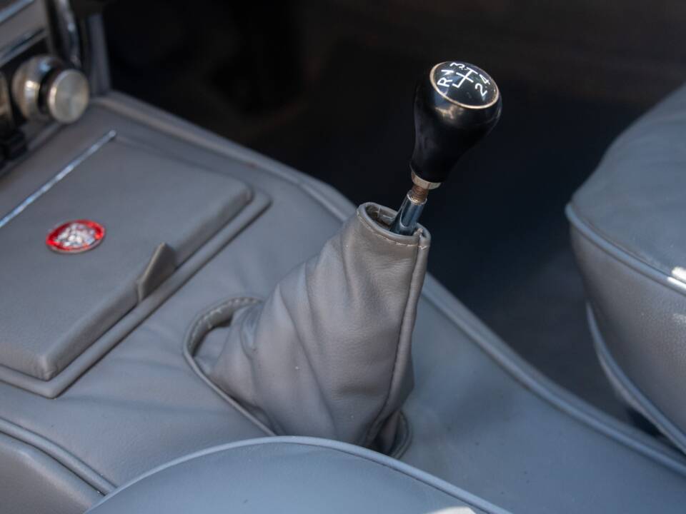 Bild 38/50 von Jaguar Mk II 2.4 (1964)