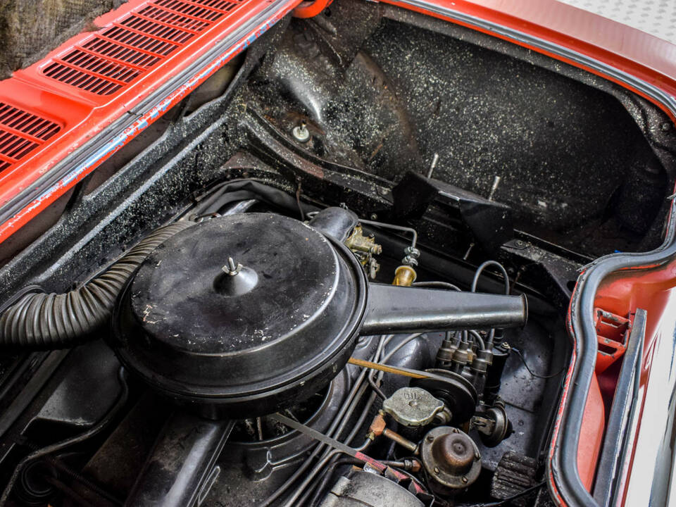 Image 47/50 of Chevrolet Corvair Monza Convertible (1966)