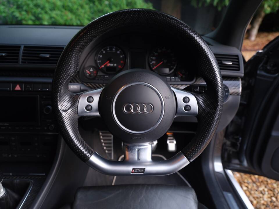 Bild 40/48 von Audi RS4 (2007)