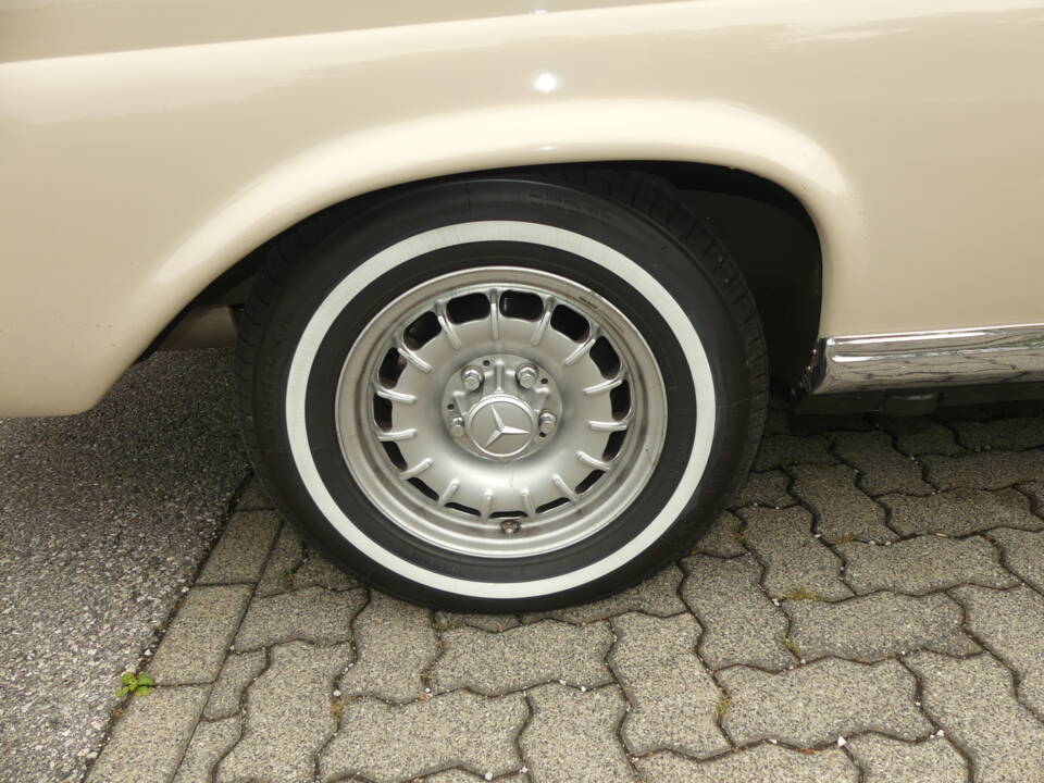 Image 46/73 de Mercedes-Benz 280 SE (1969)