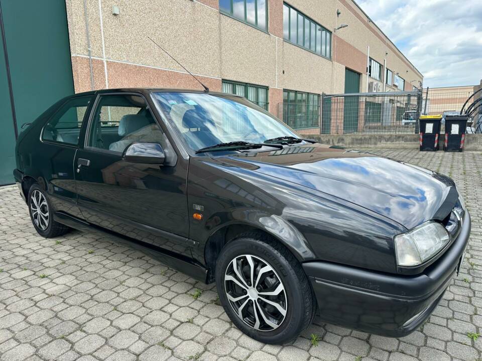 Image 2/19 de Renault R 19 1.7 TXE (1995)