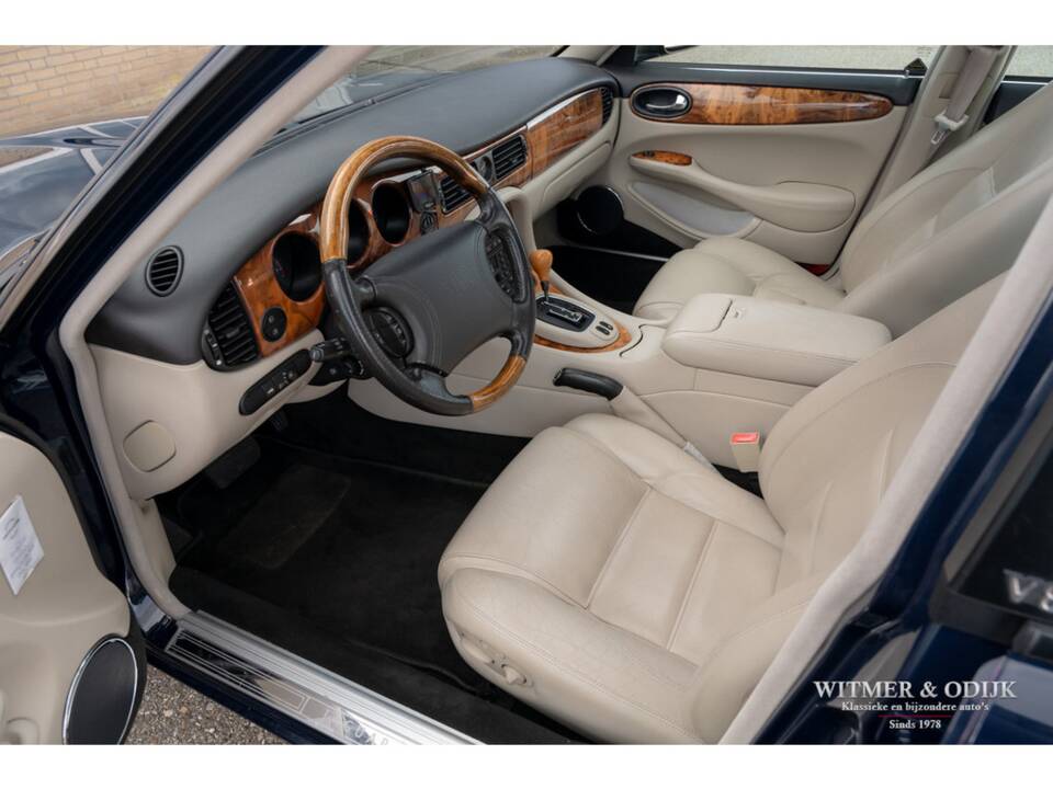 Image 4/31 of Jaguar XJR 4.0 (1999)