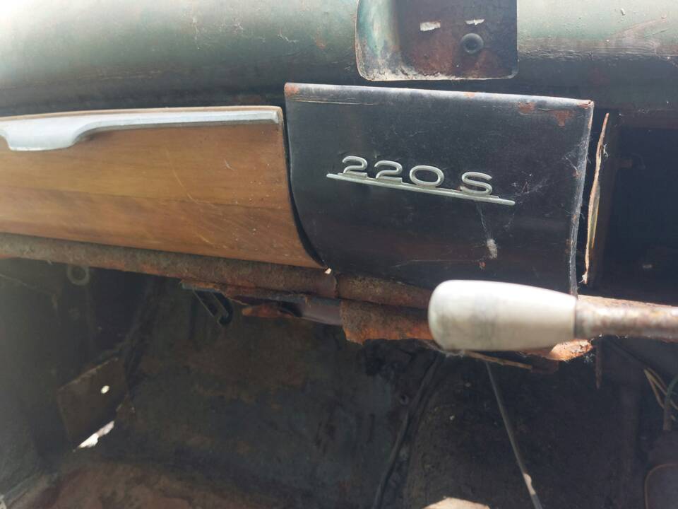 Image 29/31 of Mercedes-Benz 220 S (1958)