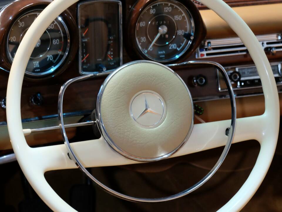 Bild 6/34 von Mercedes-Benz 220 SE b (1963)