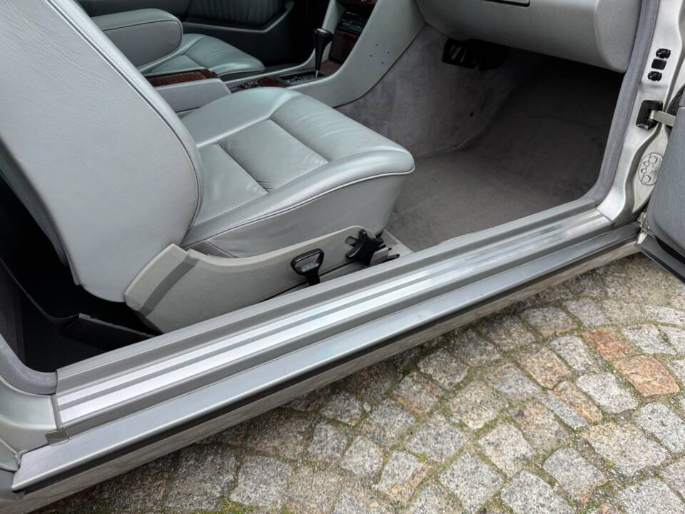 Imagen 92/100 de Mercedes-Benz 300 CE (1992)