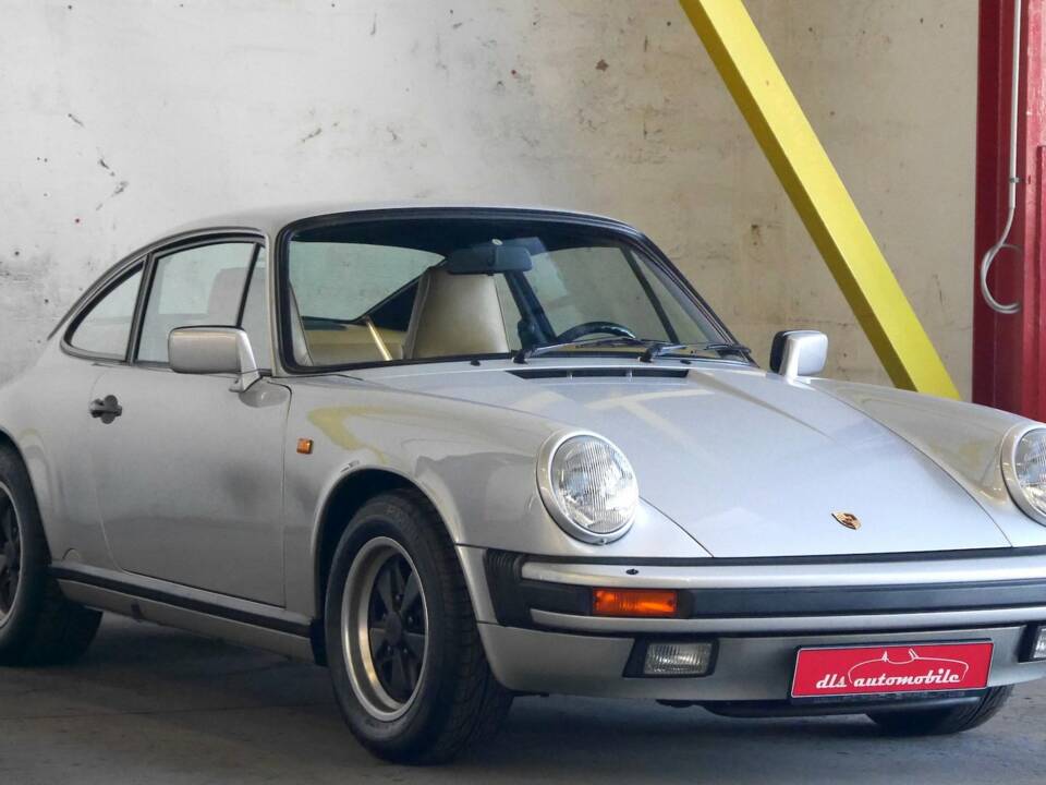 Image 15/27 of Porsche 911 Carrera 3.2 (1990)