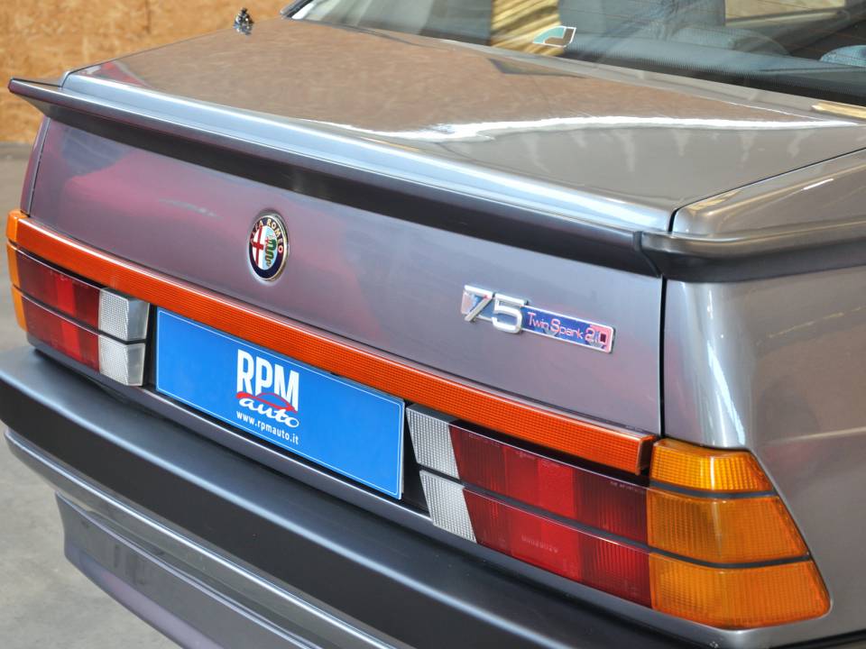 Bild 24/48 von Alfa Romeo 75 2.0 Twin Spark (1988)