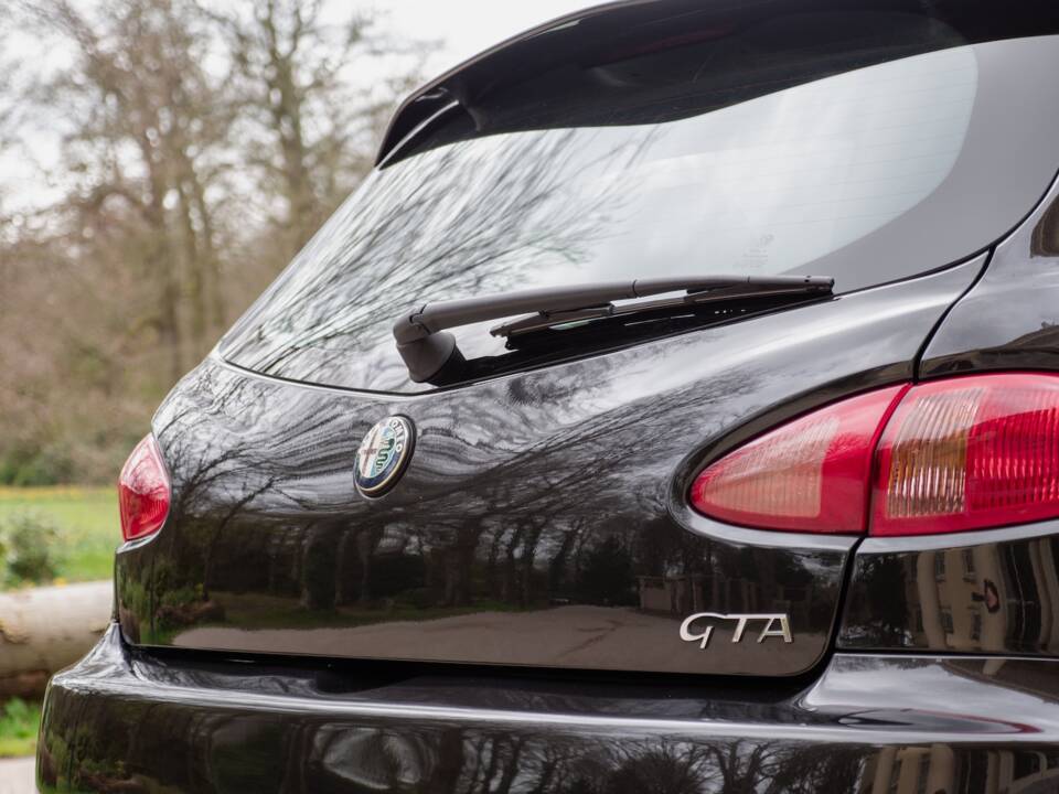 Image 16/60 of Alfa Romeo 147 3.2 GTA (2003)