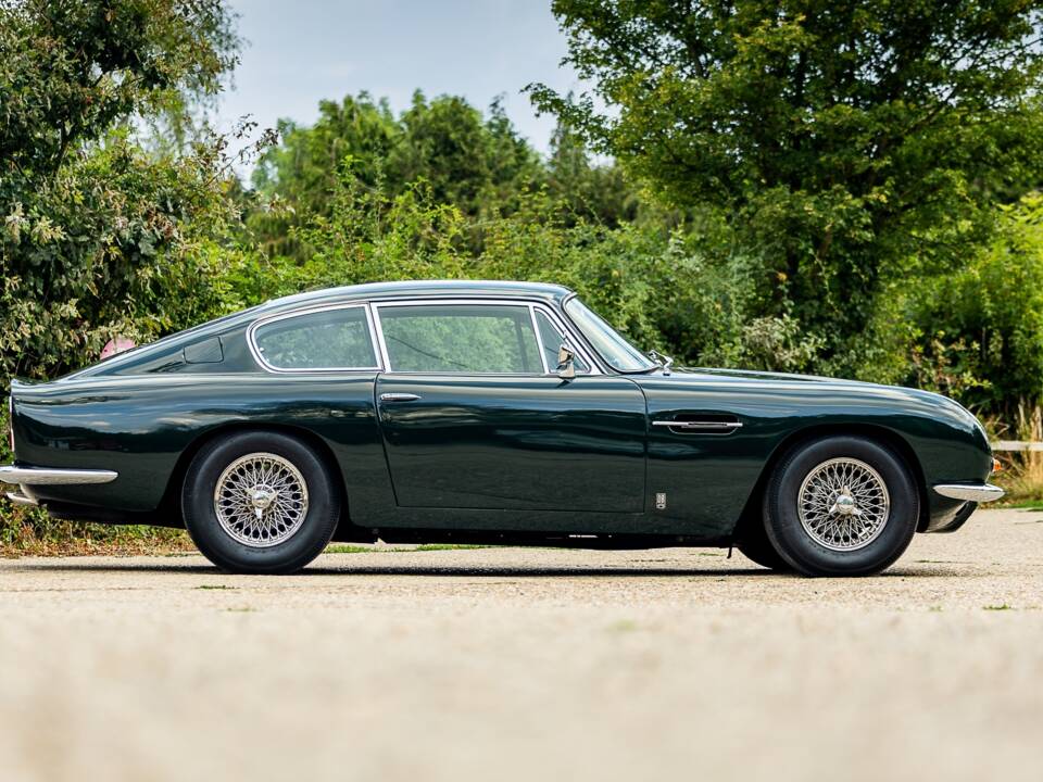 Bild 2/50 von Aston Martin DB 6 Vantage (1967)