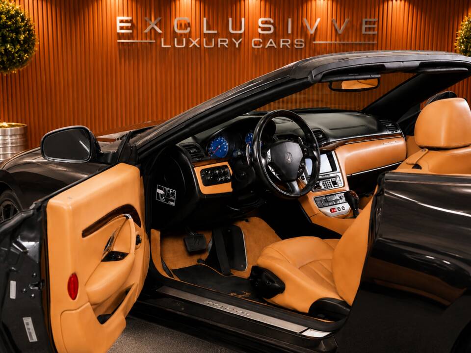 Bild 34/59 von Maserati GranCabrio 4.7 (2010)