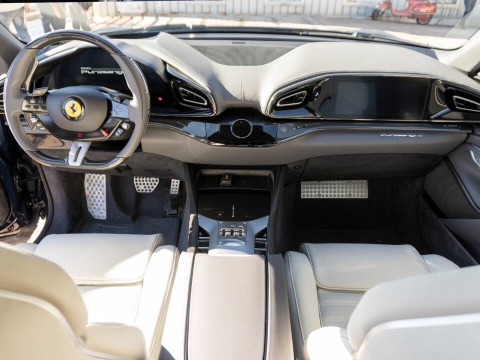 Image 14/21 of Ferrari Purosangue V12 (2025)