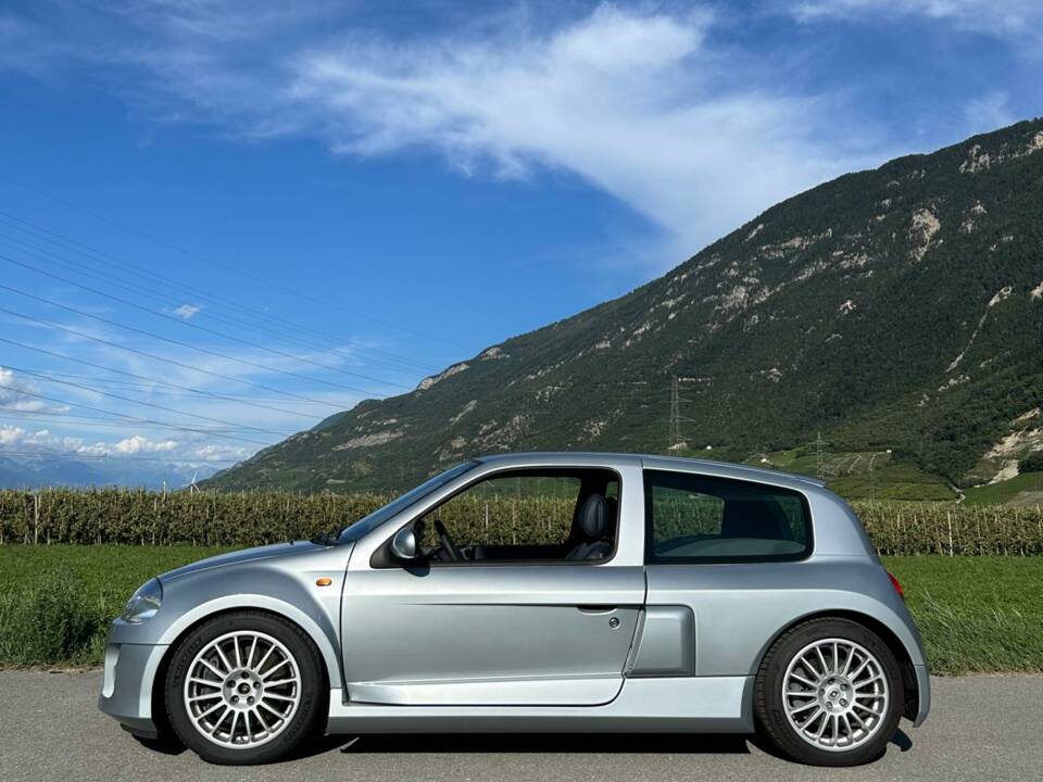 Image 5/7 of Renault Clio II V6 (2002)