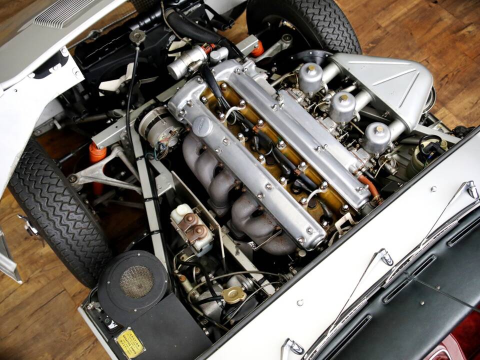 Afbeelding 25/27 van Jaguar E-Type 4.2 (1966)