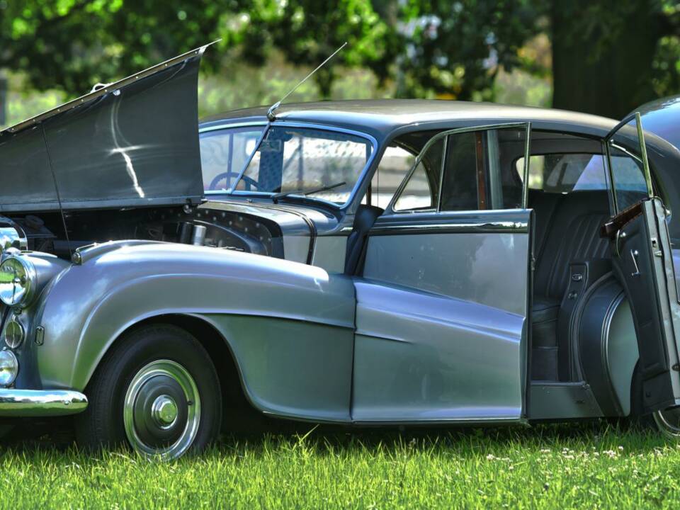 Image 15/50 de Bentley Mark VI Mulliner (1951)