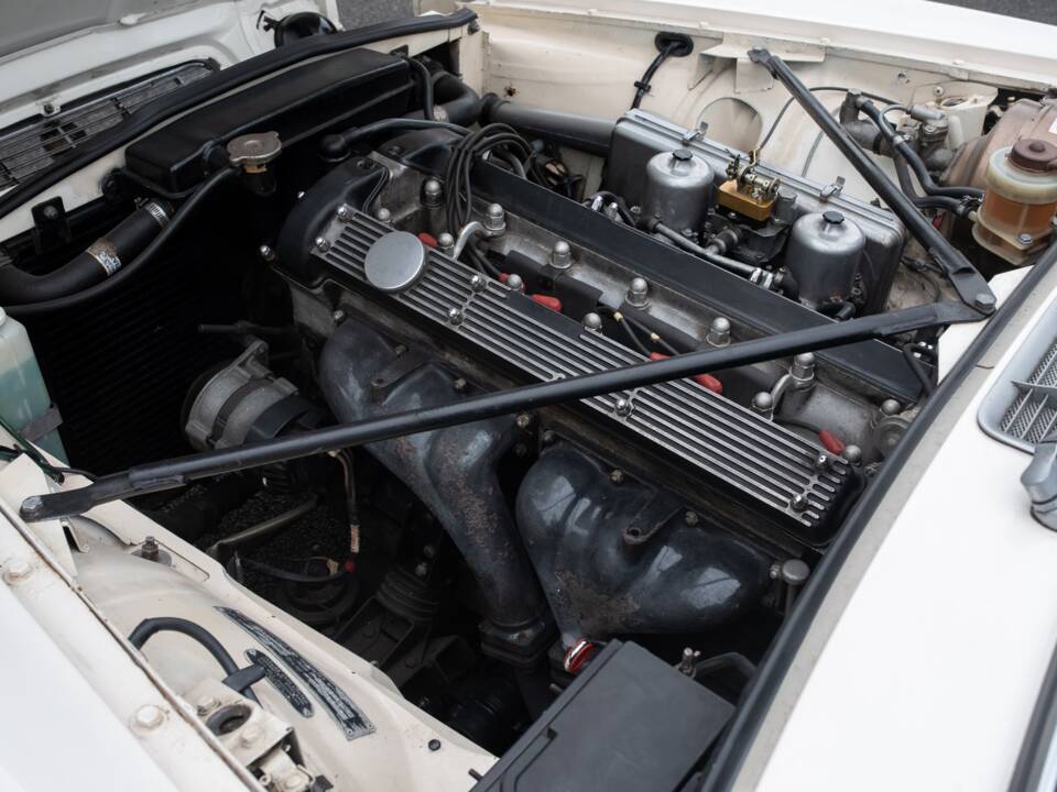 Image 33/50 of Jaguar XJ 6 4.2 (1972)