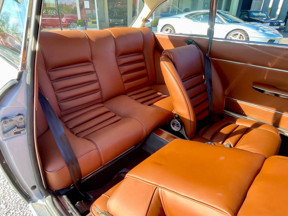 Image 18/47 de Alfa Romeo 1750 GT Veloce (1968)
