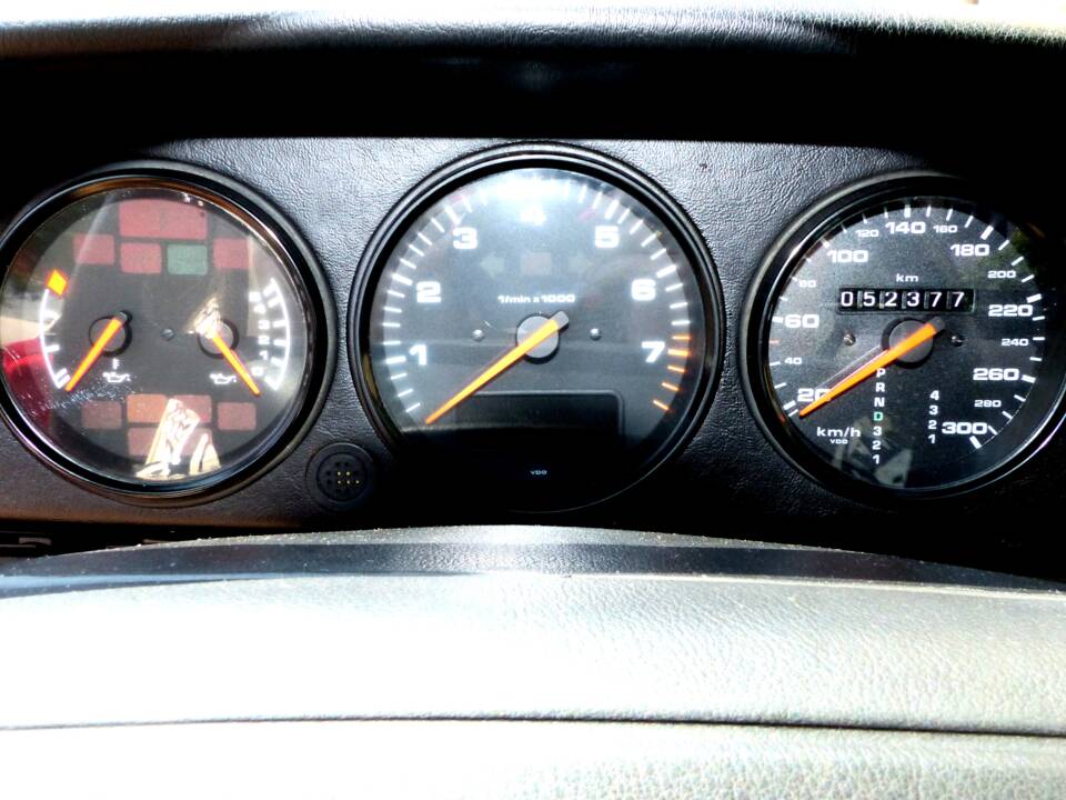 Image 29/30 of Porsche 911 Carrera 2 (1992)