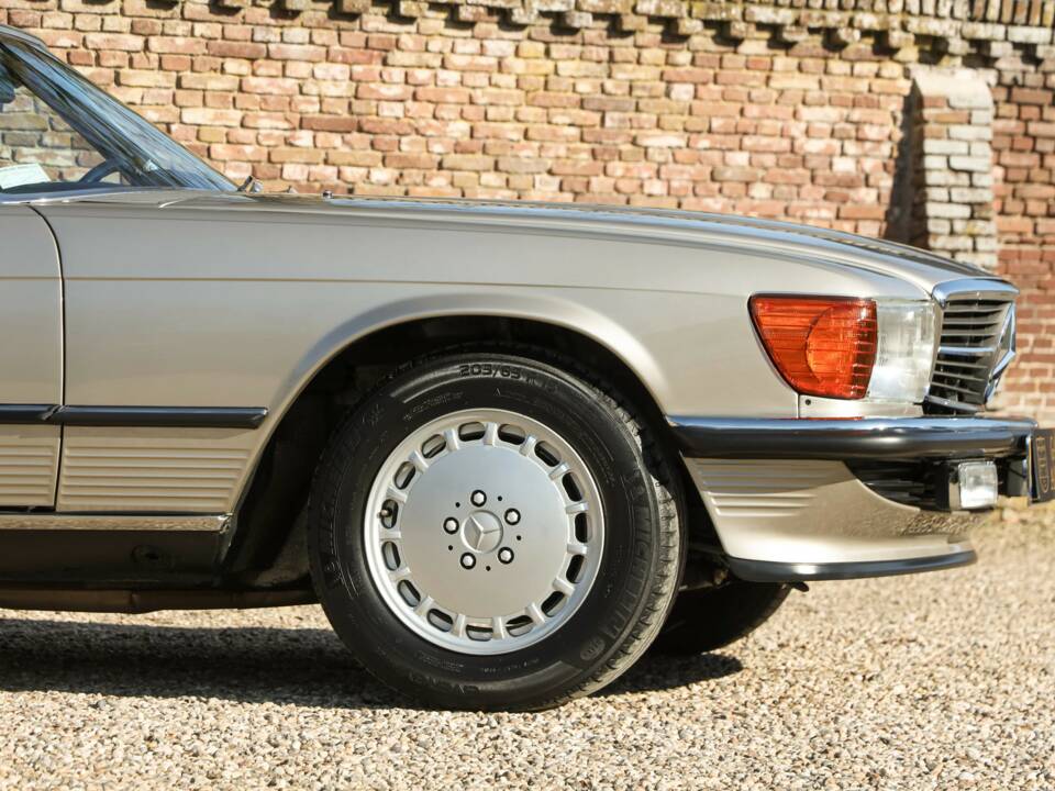 Bild 26/50 von Mercedes-Benz 560 SL (1987)