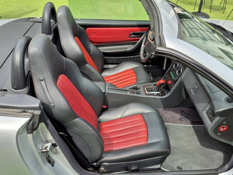 Afbeelding 33/63 van Mercedes-Benz SLK 32 AMG (2001)