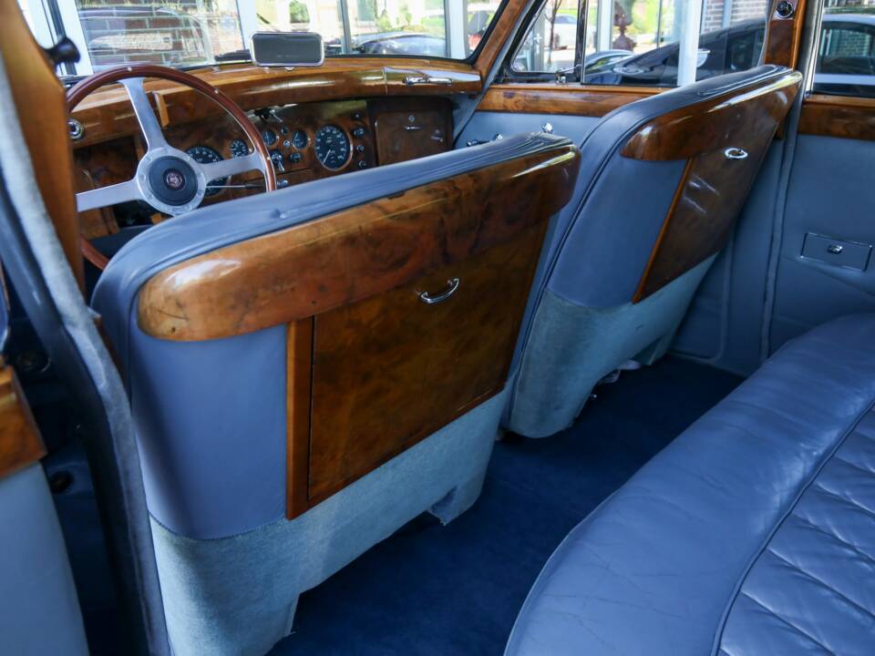 Image 25/50 de Jaguar Mk IX (1961)