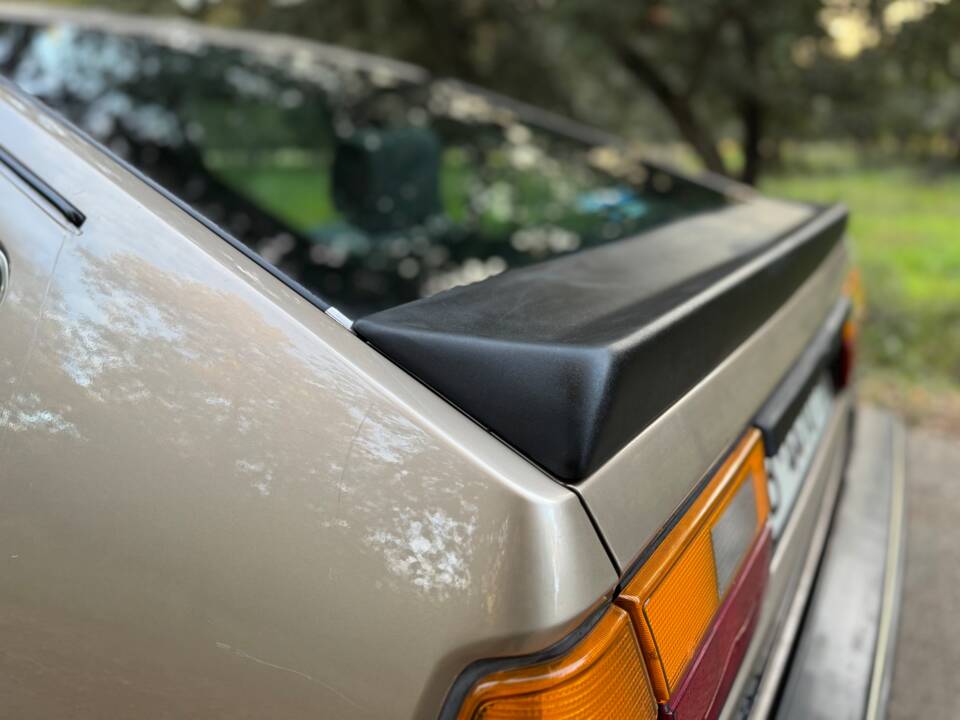 Image 21/57 of Volkswagen Passat 2.0 (1987)