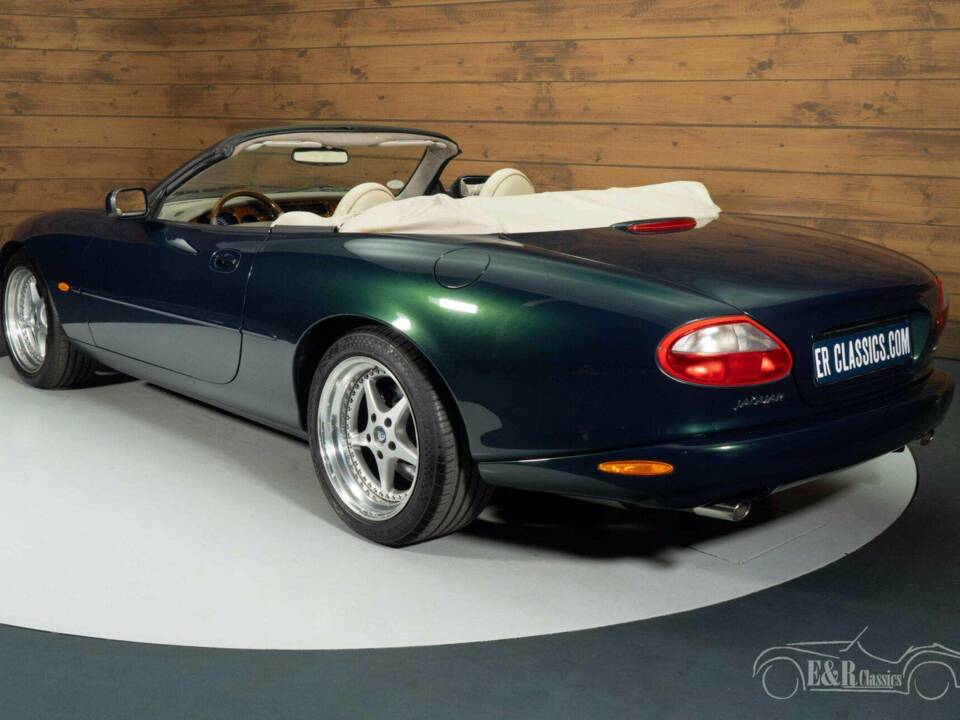 Image 18/19 de Jaguar XK8 4.0 (1998)
