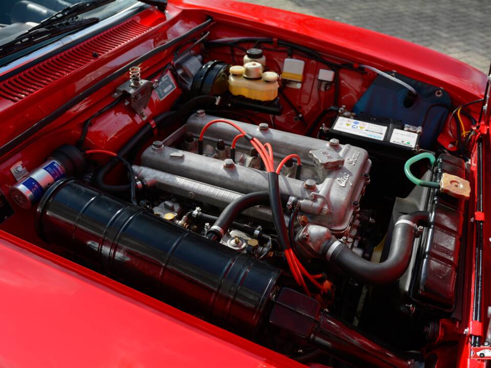 Image 17/17 of Alfa Romeo Giulia GT 1300 Junior (1971)