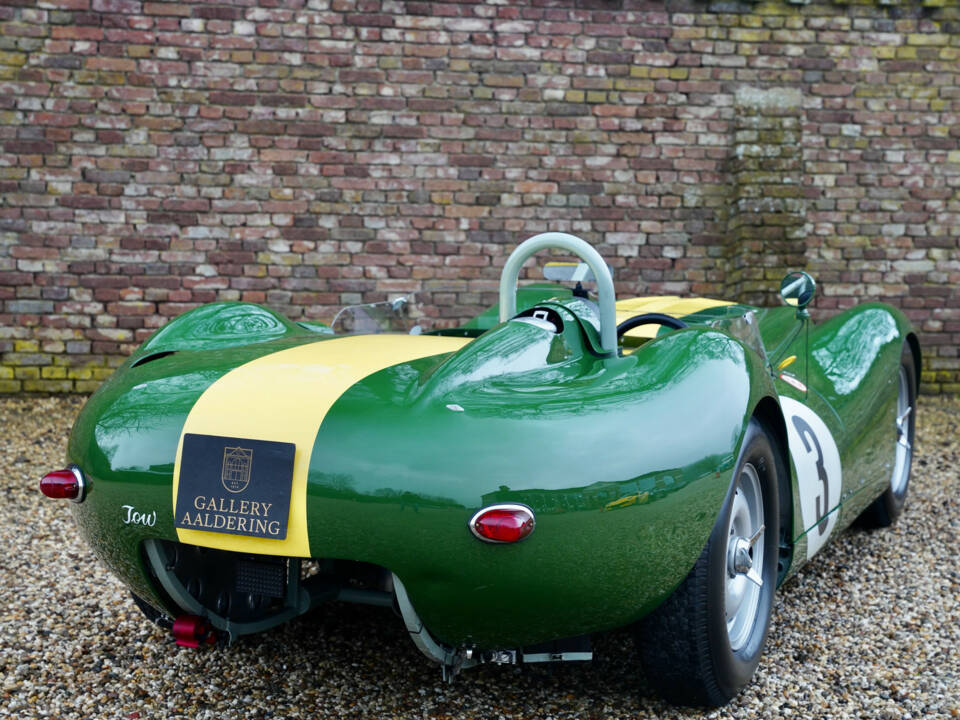 Image 26/50 of Lister Knobbly (1959)