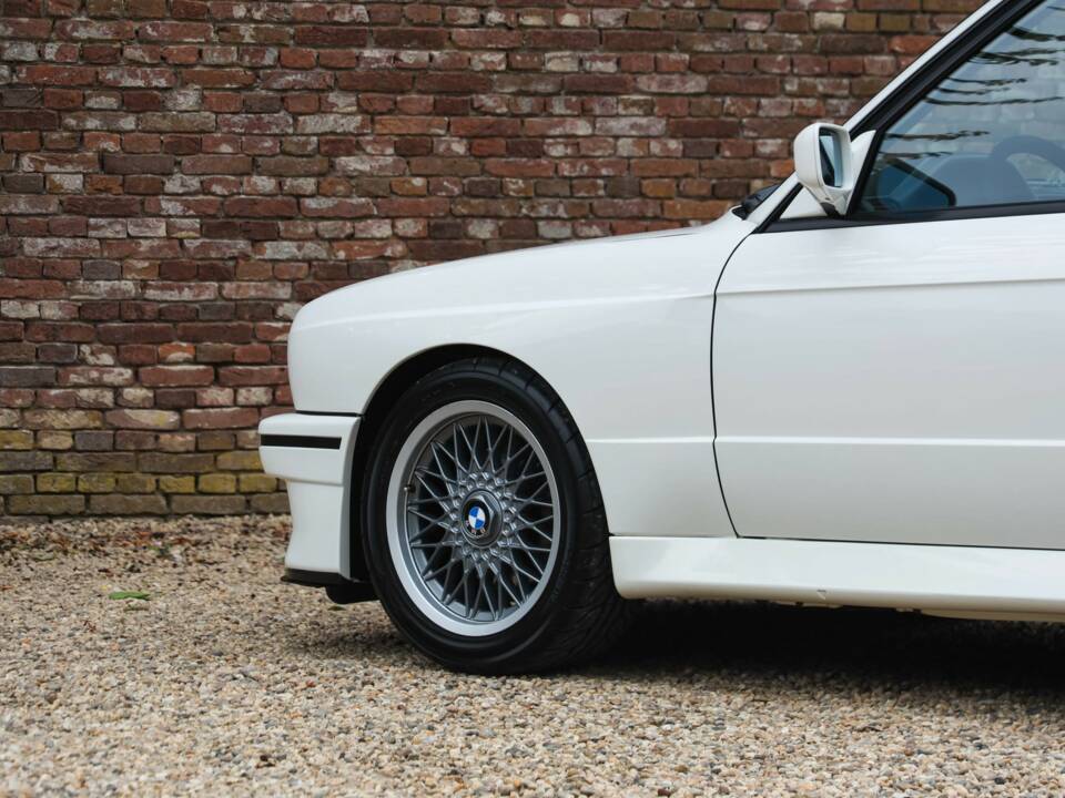 Image 43/50 of BMW M3 (1990)