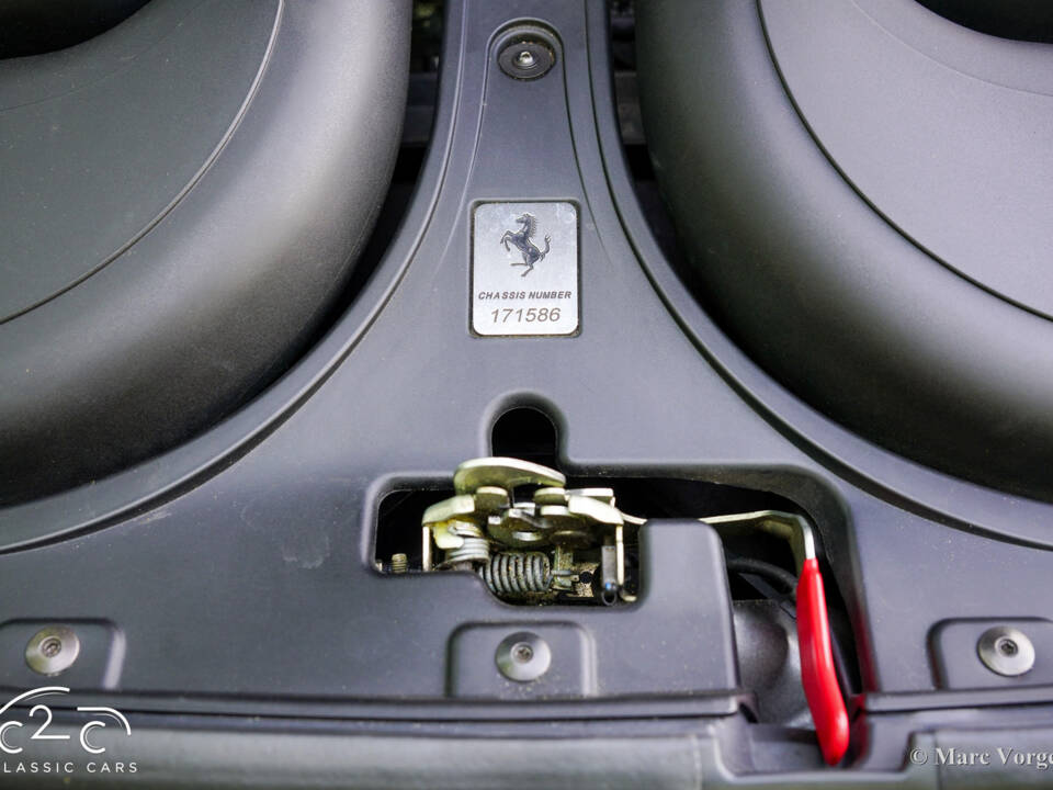 Image 24/85 de Ferrari California (2010)