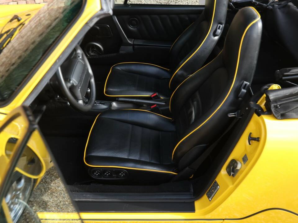 Image 47/50 of Porsche 911 Carrera 2 &quot;America Roadster&quot; (1993)